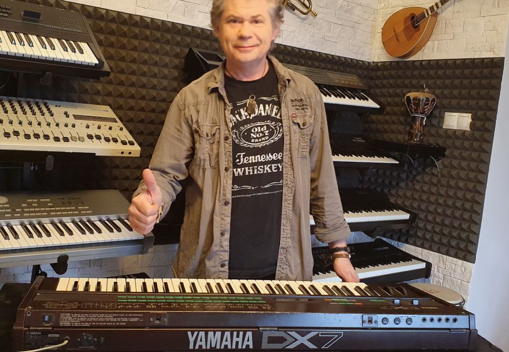 Yamaha_DX7_Tomaszgrebski02m.jpg